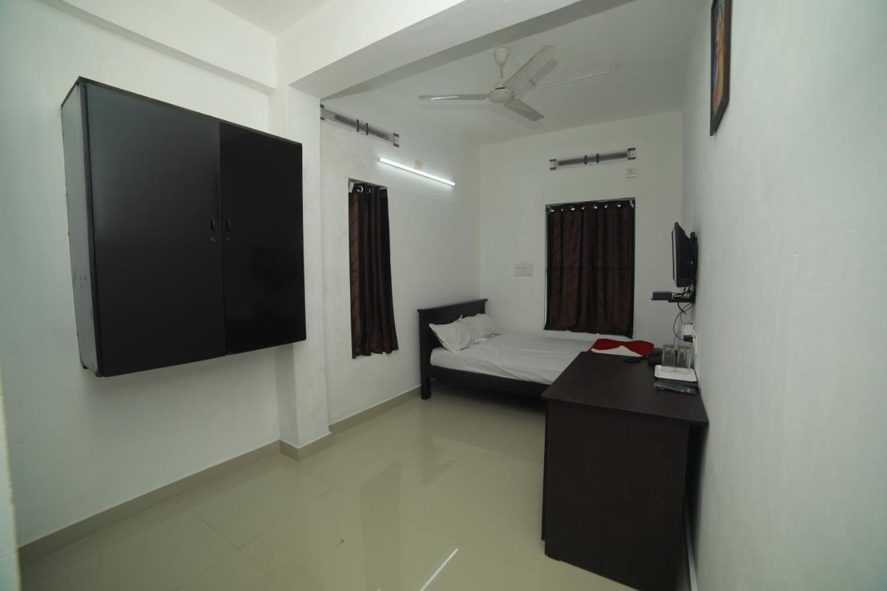 Meghna Residency Hotel Thiruvananthapuram Exterior foto
