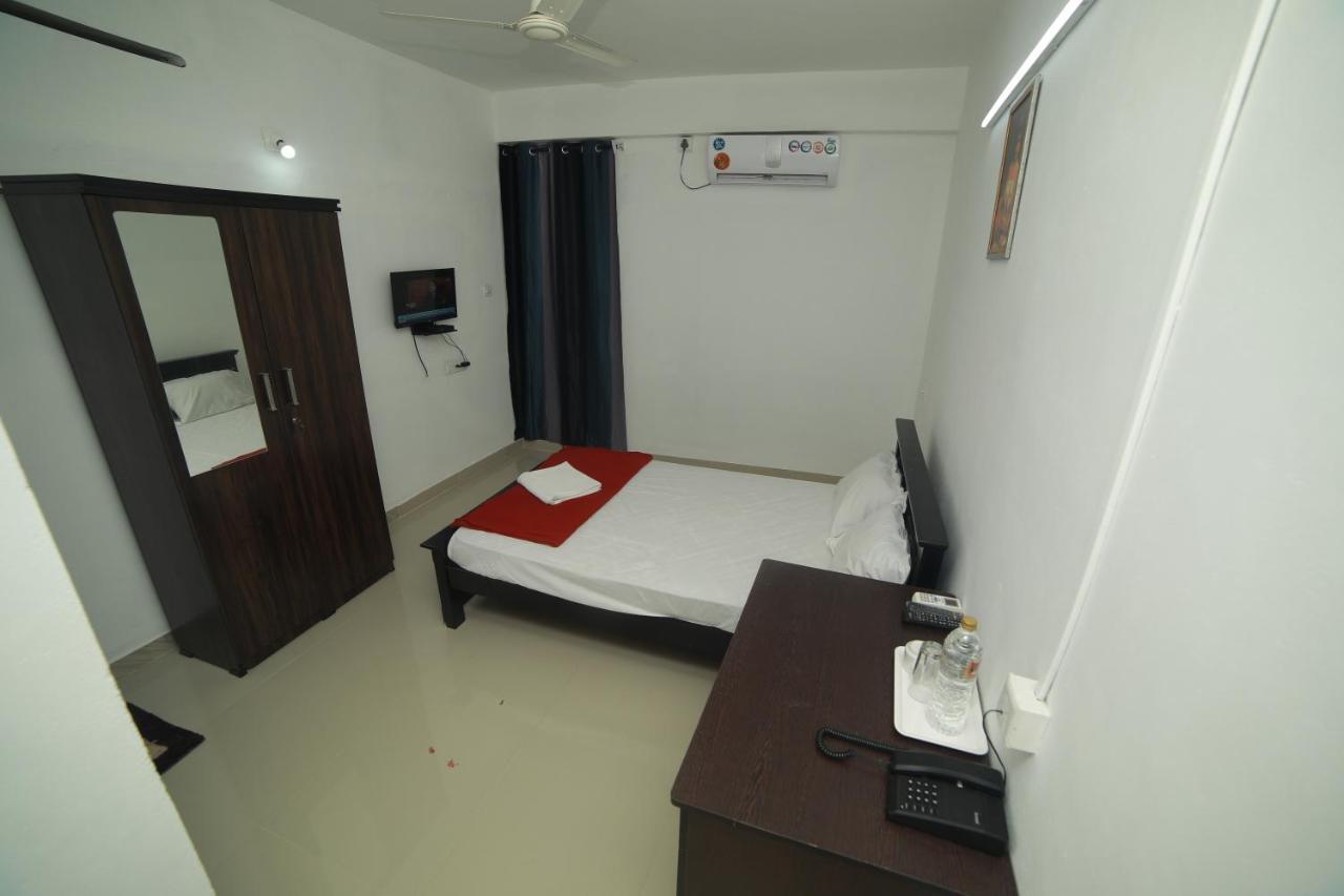 Meghna Residency Hotel Thiruvananthapuram Exterior foto